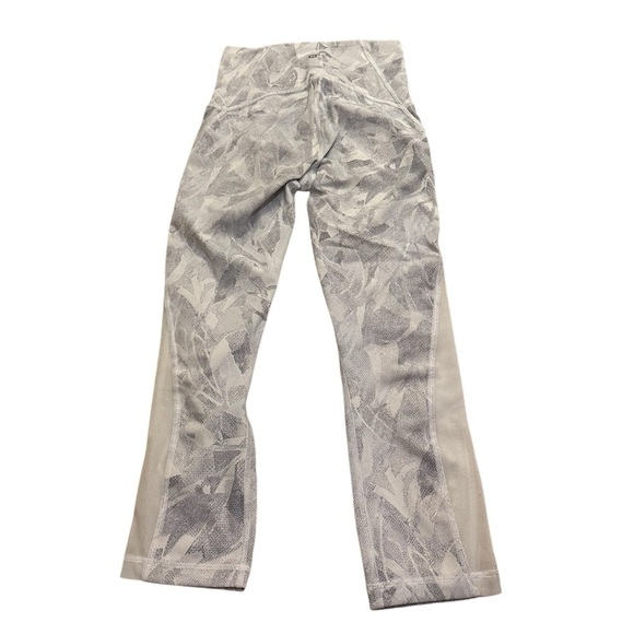 Lululemon Train Times 7/8 Pant *25" Jasmine White Multi / White Size 4 - Picture 4 of 14